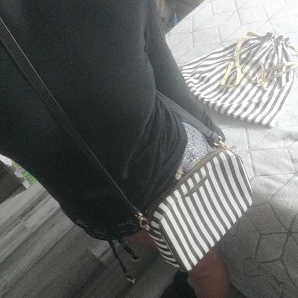 Henri Bendel leather crossbody bag - Picture 5 of 15